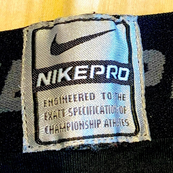 Nike Pro Athletic Compression Tights - Picture 4 of 5